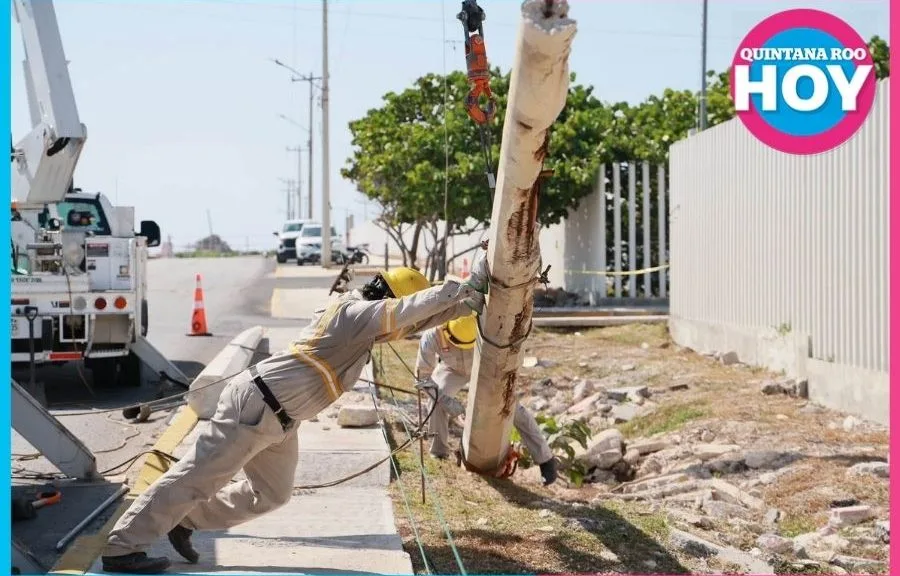 Red eléctrica de Isla Mujeres recibe mejoras con la sustitución de postes dañados