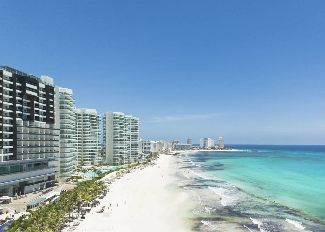 Cancún Clears Record 29,000 Tons of Sargassum: The Big Autumn Decline Has Begun